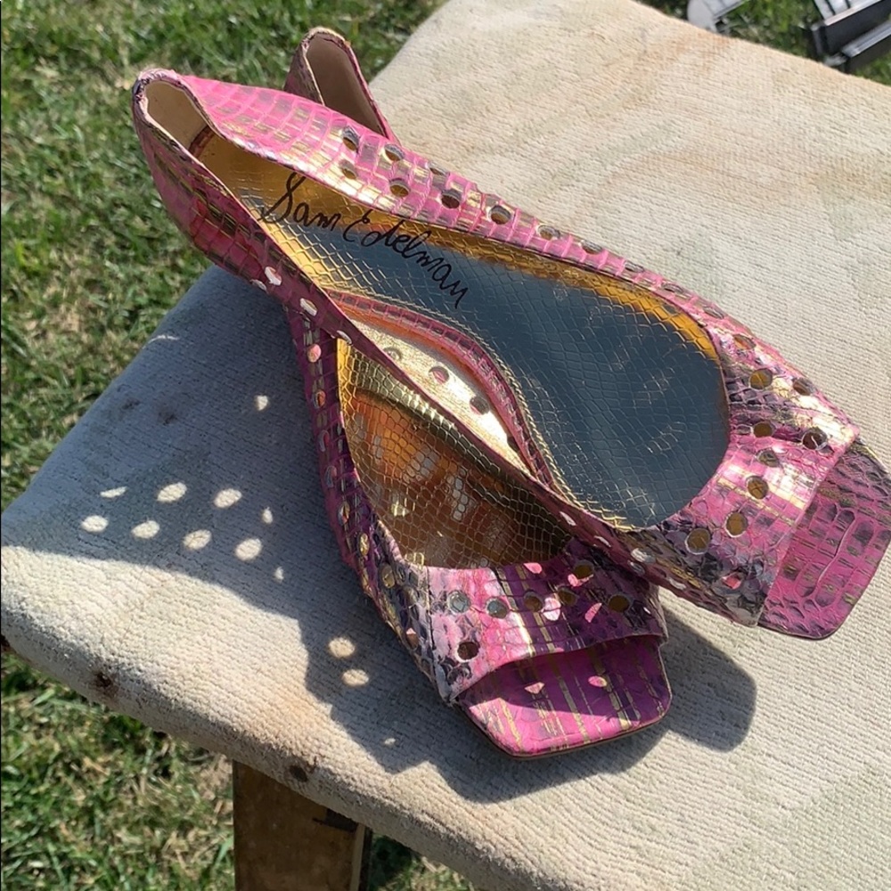 Peep toe flats